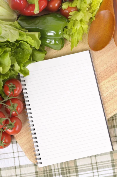 Salad with blank recipe book and chopping board — Stock Photo, Image