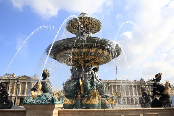 Słynna fontanna w Place de la Concorde, Paryż — Zdjęcie stockowe