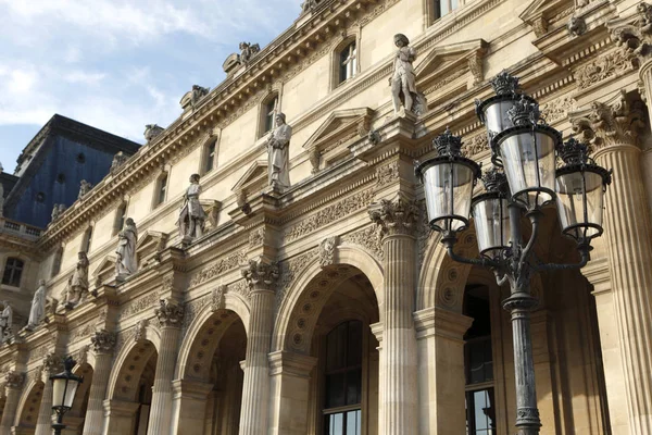 Architettura rinascimentale al Museo del Louvre — Foto Stock
