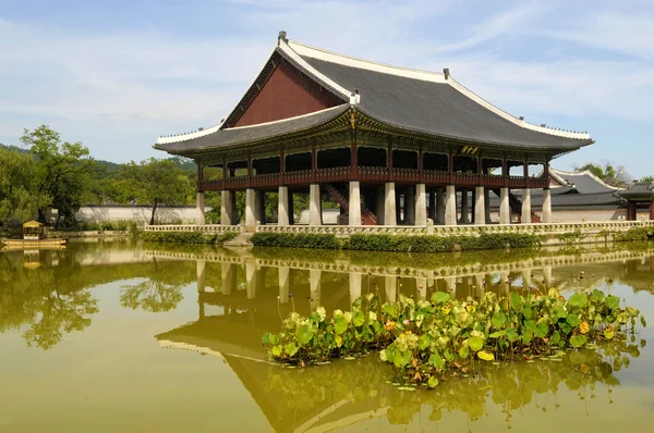 Pavillion at Gyeongbok Palace — Stock Photo, Image