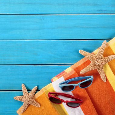 Plaj arka plan, güneş gözlüğü, kopyalama alanı, dikey