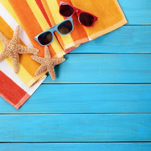 Tropischer Strand Hintergrund Vertikal Sonnenbrille Kopierraum — Stockfoto