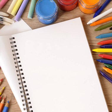 Okul kitabı masası.