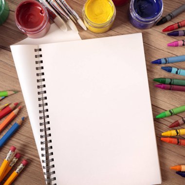 Öğrenci Danışma Katlanmış defter ve okul malzemeleri