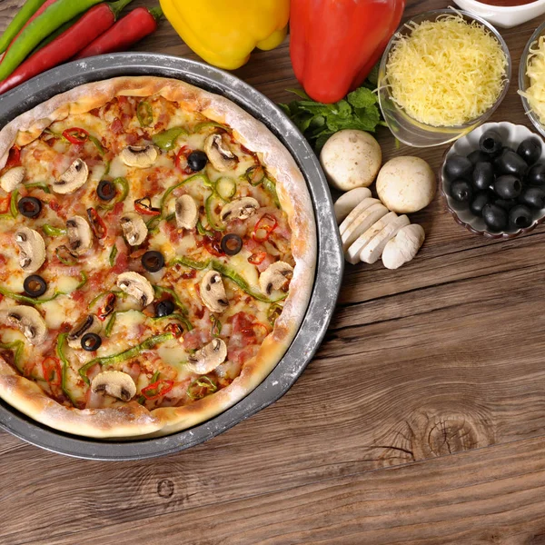 Freshly baked Pizza with ingredients and copyspace — Stock Photo, Image