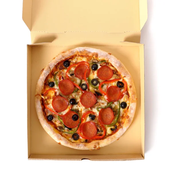Pizza de Pepperoni recién horneada en una caja de entrega . Imagen de archivo