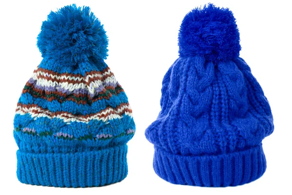 Две синие зимние вязаные лыжные шляпы белые — стоковое фото