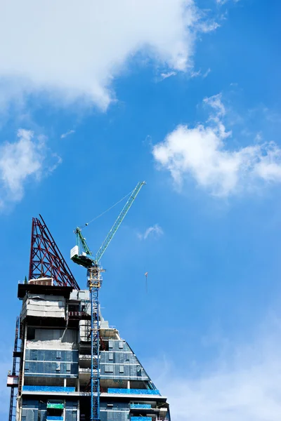 Crane working on the top of building — Stock Photo, Image