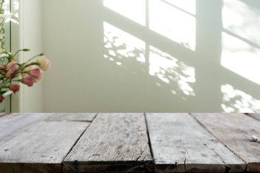 görüntü arka plan önünde ahşap masa 