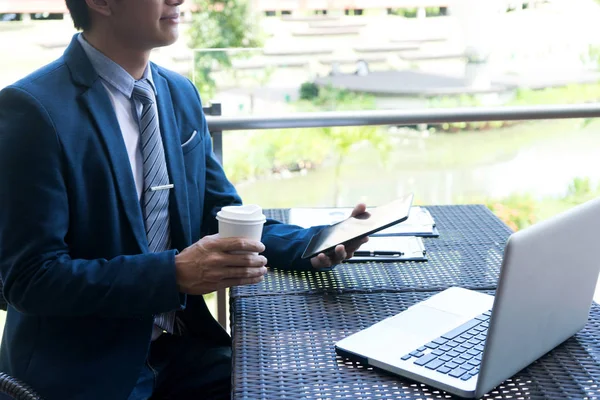 işadamı ya da doğal duygu yakınındaki işyeri dışında çalışma