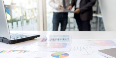 Ofis iş iş ekip çalışması personel için bilgisayar için geniş ekran ile 