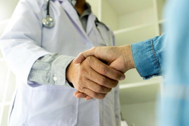Doktor kendine iyi bak hasta ve onun iyi bir sağlık için tebrikler