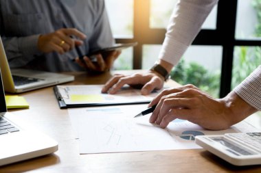 ekip çalışması office toplantıda çalışma ve iş proje vintage tarzı hakkında danışın