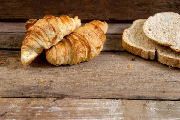 Panadería Francesa Croissant Recién Horneada Sobre Mesa Madera Teca Con — Foto de Stock