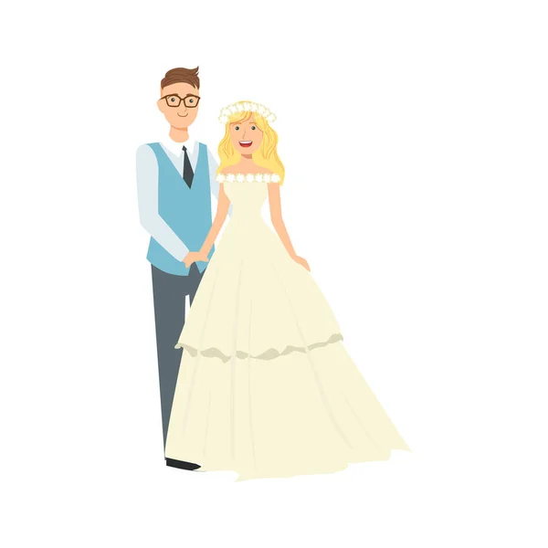 Blonde Braut mit lockeren Haaren und Bräutigam Brautpaar in traditionellem Brautkleid und Anzug lächelnd und posierend für Foto — Stockvektor