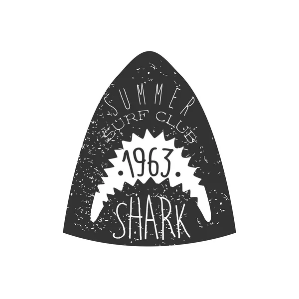 Gran tiburón blanco cabeza verano surf club negro y blanco sello con peligroso animal silueta plantilla — Vector de stock