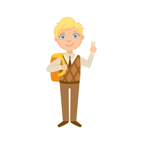 Menino em colete marrom e calças com mochila Happy Schoolkid em uniforme escolar de pé e sorridente personagem dos desenhos animados — Vetor de Stock