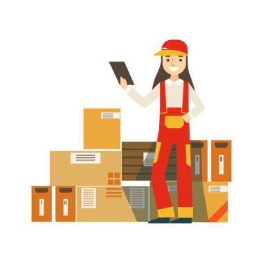 Kağıt kutusu paketleri depoda sonraki duran bir teslimat şirketi işçisi ile yığılı kontrol listesi ile kontrol
