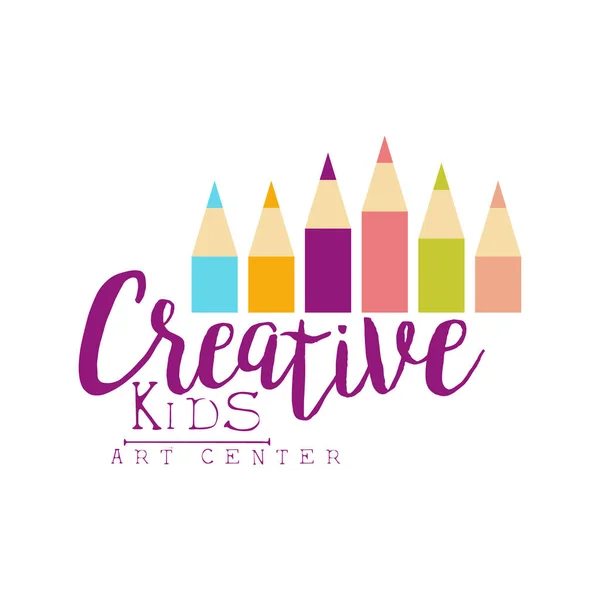 Logo promocional de la plantilla de la clase creativa de los niños con el sistema de lápices, símbolos del arte y de la creatividad — Vector de stock