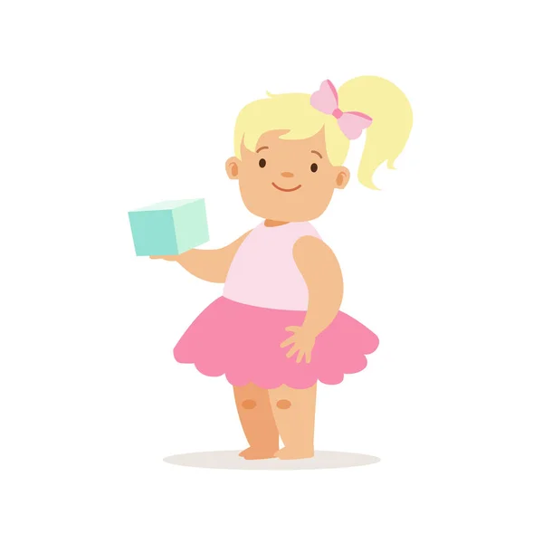 Blonďatá dívka s knihou v růžové sukně, rozkošný usmívající se dítě karikatura znak každý den situace — Stockový vektor