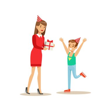 Bir hediye, çocuklar doğum günü parti sahne ile çizgi film karakteri gülümseyen kadın veren çocuk