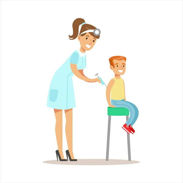Menino sendo vacinado em check-up médico com médico pediatra feminino fazendo exame físico para a inspeção de saúde pré-escolar —  Vetores de Stock