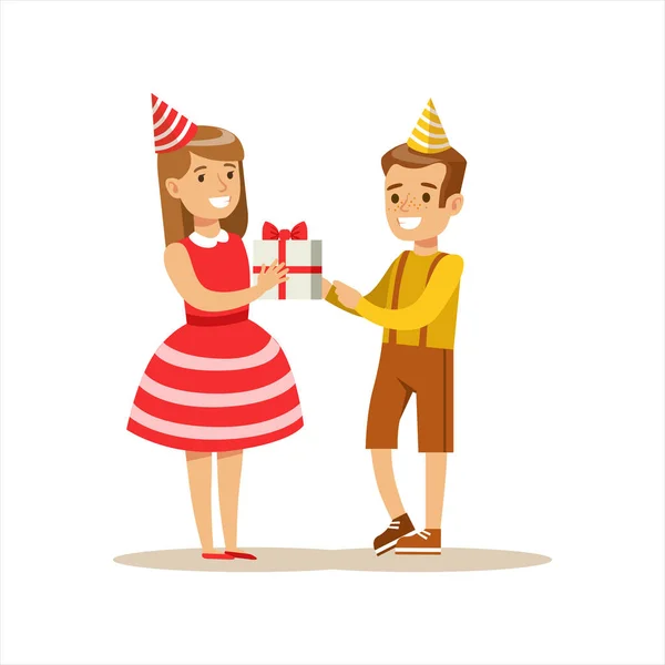 Ragazzo che dà il regalo alla ragazza, scena del partito di compleanno dei capretti con il carattere sorridente del fumetto — Vettoriale Stock