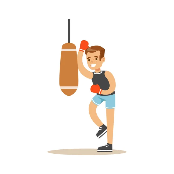Boxeo de niño con saco de boxeo, niño practicando diferentes deportes y actividades físicas en la clase de educación física — Vector de stock