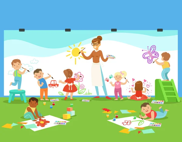 Crianças na aula de arte Desenho e pintura com professor em uma creche — Vetor de Stock