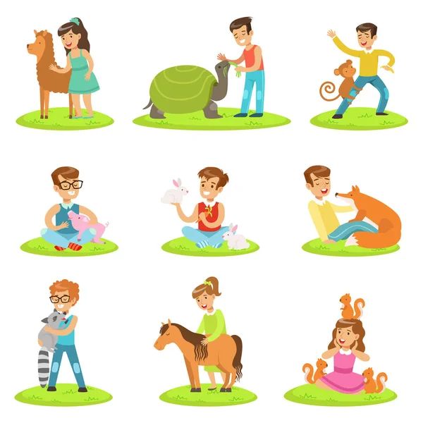 Niños acariciando a los pequeños animales en el zoológico de mascotas Colección de ilustraciones de dibujos animados con niños divirtiéndose — Vector de stock