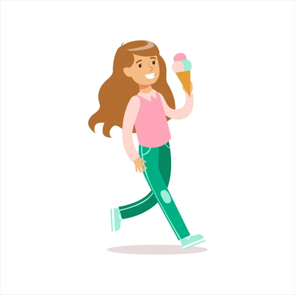 Šťastná dívka v klasickém holčičí barvy oblečení usmívající se kreslená postava chůzi se zmrzlinou a šlehačkou — Stockový vektor