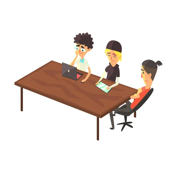 Tři kluci dělat jinou práci u jednoho stolu, mladí lidé Coworking v neformální atmosféře, sdílet nápady a zkušenosti — Stockový vektor