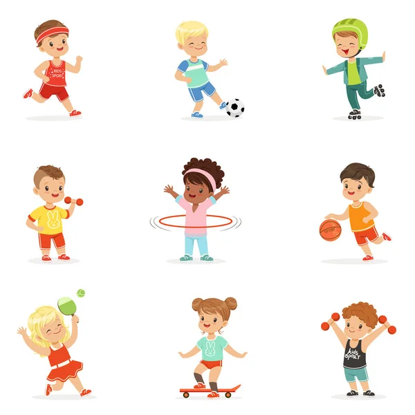 Kleine Kinder spielen sportliche Spiele und genießen verschiedene Sportübungen im Freien und in der Turnhalle mit Zeichentrickbildern — Stockvektor