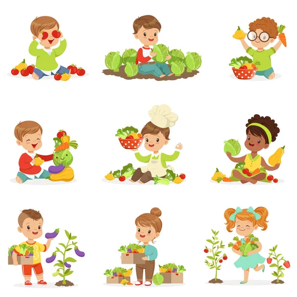 Niedliche kleine Kinder, die spielen, Gemüse sammeln und zubereiten, für das Etikettendesign. Cartoon detaillierte farbenfrohe Illustrationen — Stockvektor