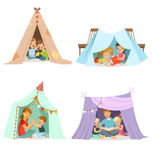 Crianças pequenas bonitos brincando com uma tenda teepee, definido para design de rótulo. Desenhos animados detalhados ilustrações coloridas —  Vetores de Stock
