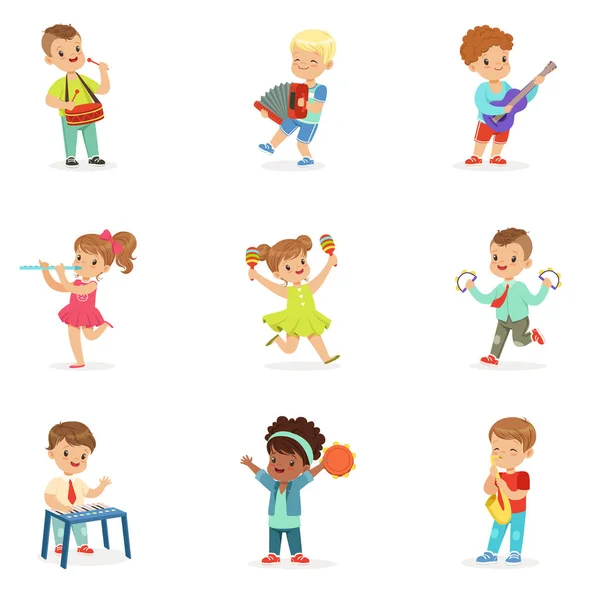 Crianças bonitos dançando e tocando instrumentos musicais, conjunto para design de etiquetas. Desenhos animados detalhados ilustrações coloridas — Vetor de Stock