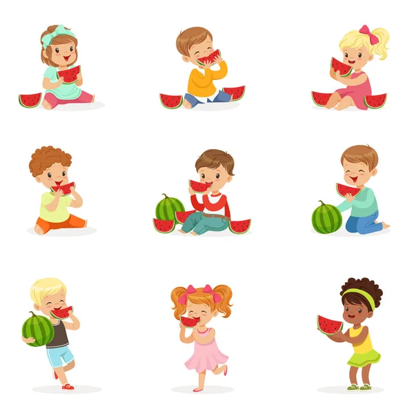 Lindos niños comiendo sandía. Comida saludable, merienda para niños. Dibujos animados ilustraciones coloridas detalladas — Vector de stock