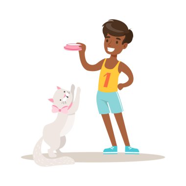Onun beyaz kedi beslemek için bir kase süt Holding'in boy gülümseyerek. Renkli karikatür karakter vektör çizim