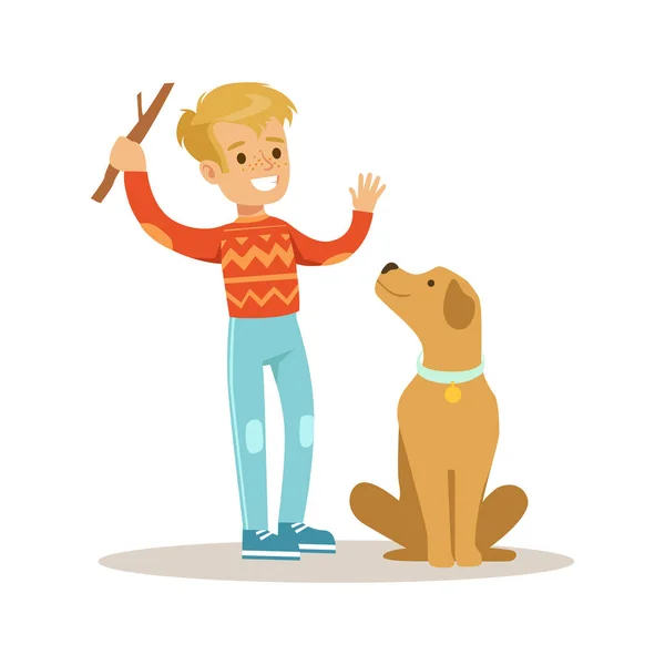 Netter lächelnder Junge beim Spielen mit seinem Hund. bunte Zeichentrickfigur Vektor Illustration — Stockvektor