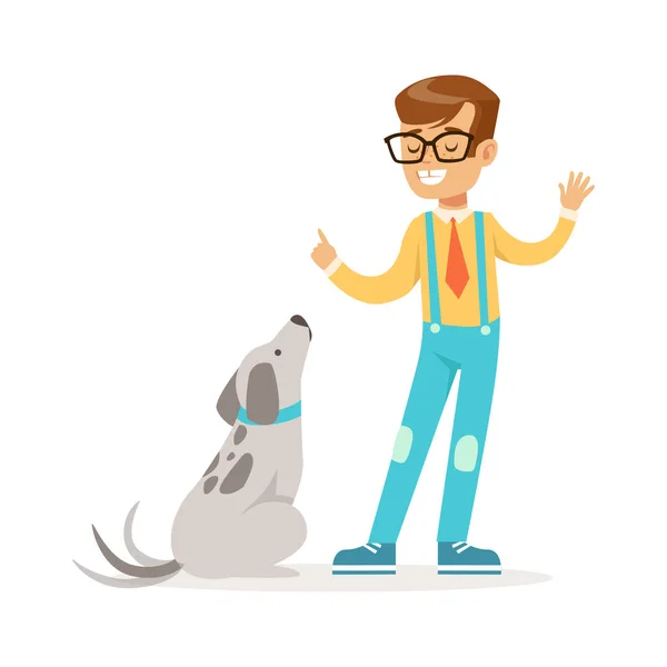 Lindo chico con gafas enseñando a su perro. Colorido personaje de dibujos animados vector Ilustración — Archivo Imágenes Vectoriales