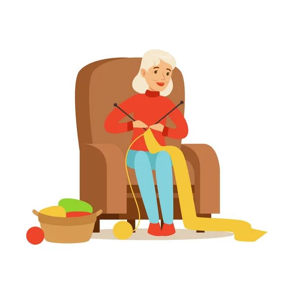 Nonna che lavora sciarpa seduta su una sedia. Illustrazione variopinta del vettore del carattere — Vettoriale Stock