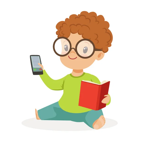 Söt liten pojke som bär glasögon sitter på golvet och leker med bok och telefon, färgglada tecknad karaktär vektor Illustration — Stock vektor