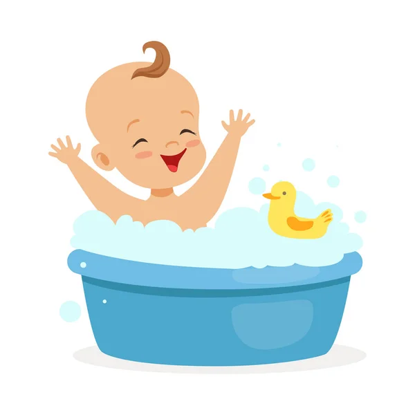 Bébé heureux prenant un bain jouant avec des bulles de mousse et de canard jaune, vecteur de personnage de dessin animé coloré Illustration — Image vectorielle