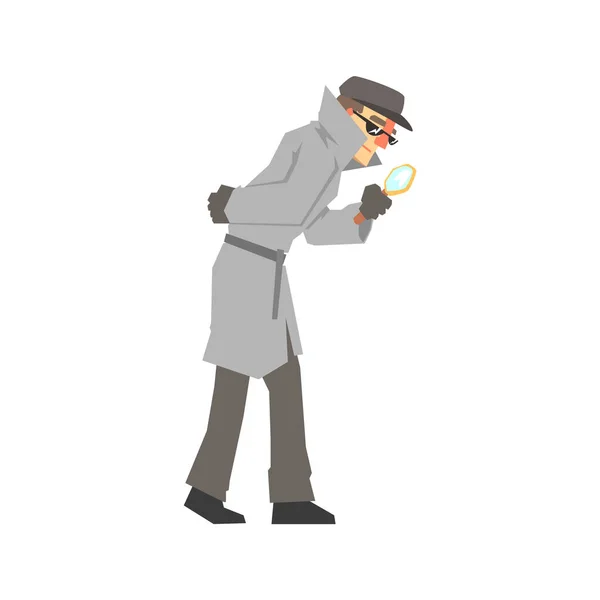 Detektivfigur schaut durch Lupe, selbstbewusster Detektiv im grauen Mantel sucht Vektor-Illustration — Stockvektor