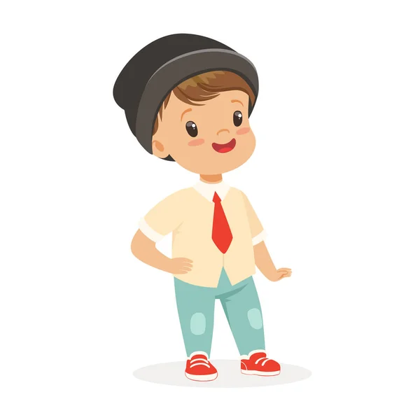 Милий усміхнений маленький хлопчик, одягнений в модний одяг і чорний капелюх барвистий мультиплікаційний персонаж Векторні ілюстрації — стоковий вектор