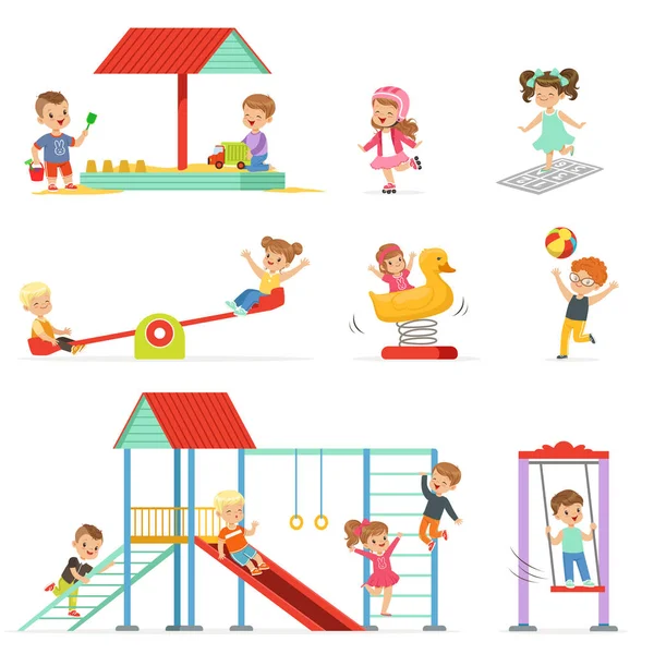 Söta tecknade lite barn spela och ha roligt på lekplatsen uppsättningen, barn som leker utomhus vektor illustrationer — Stock vektor