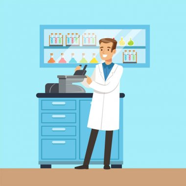 Bilim adamı mikroskop arayan erkek