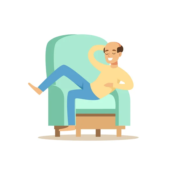 Careca sorrindo homem sentado no sofá — Vetor de Stock