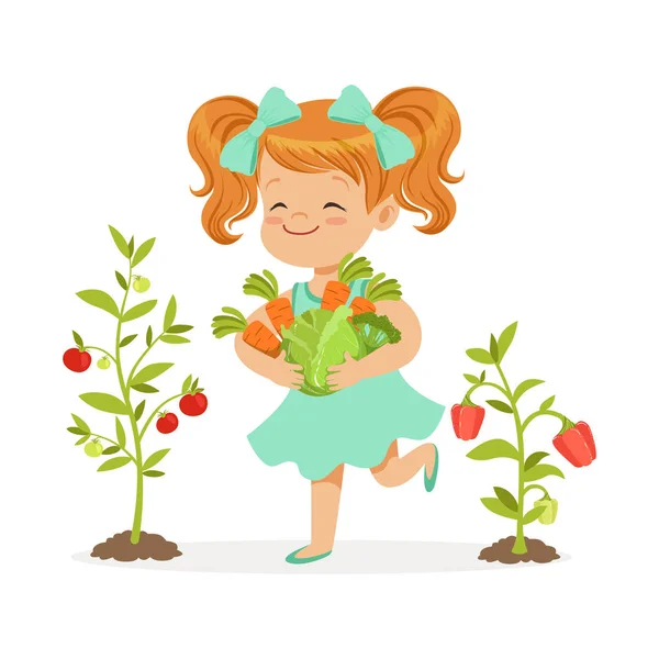 Dulce pelirroja niña recogiendo verduras en el jardín, concepto de comida saludable para niños vector colorido Ilustración — Vector de stock