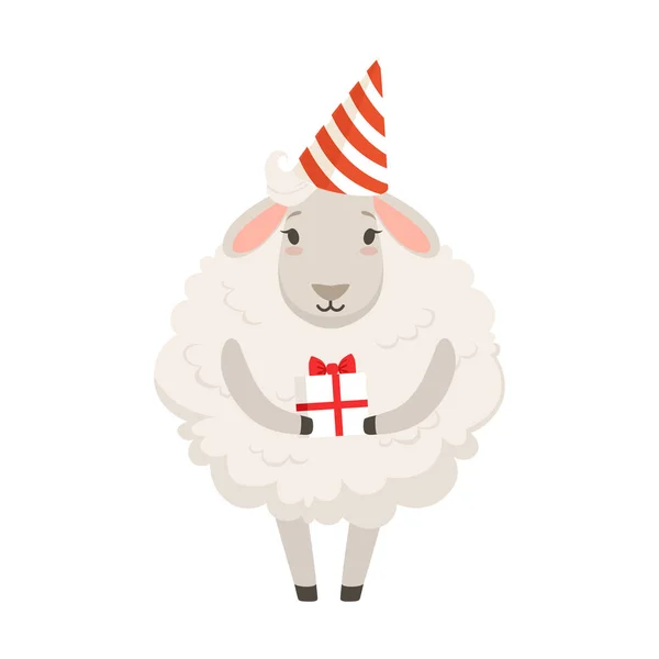 Hediye kutusu, komik tutan sevimli beyaz koyun karakter giyen parti şapkası hayvan vektör çizim insanlaşmış — Stok Vektör
